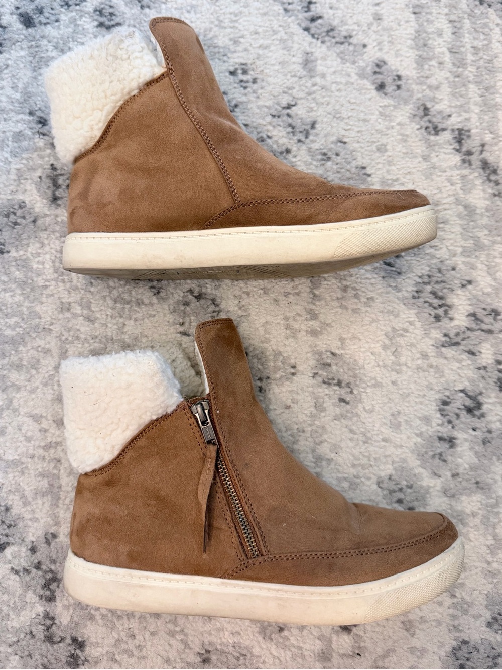 Universal Thread Sherpa-Lined High Top Sneaker Boots | size 8